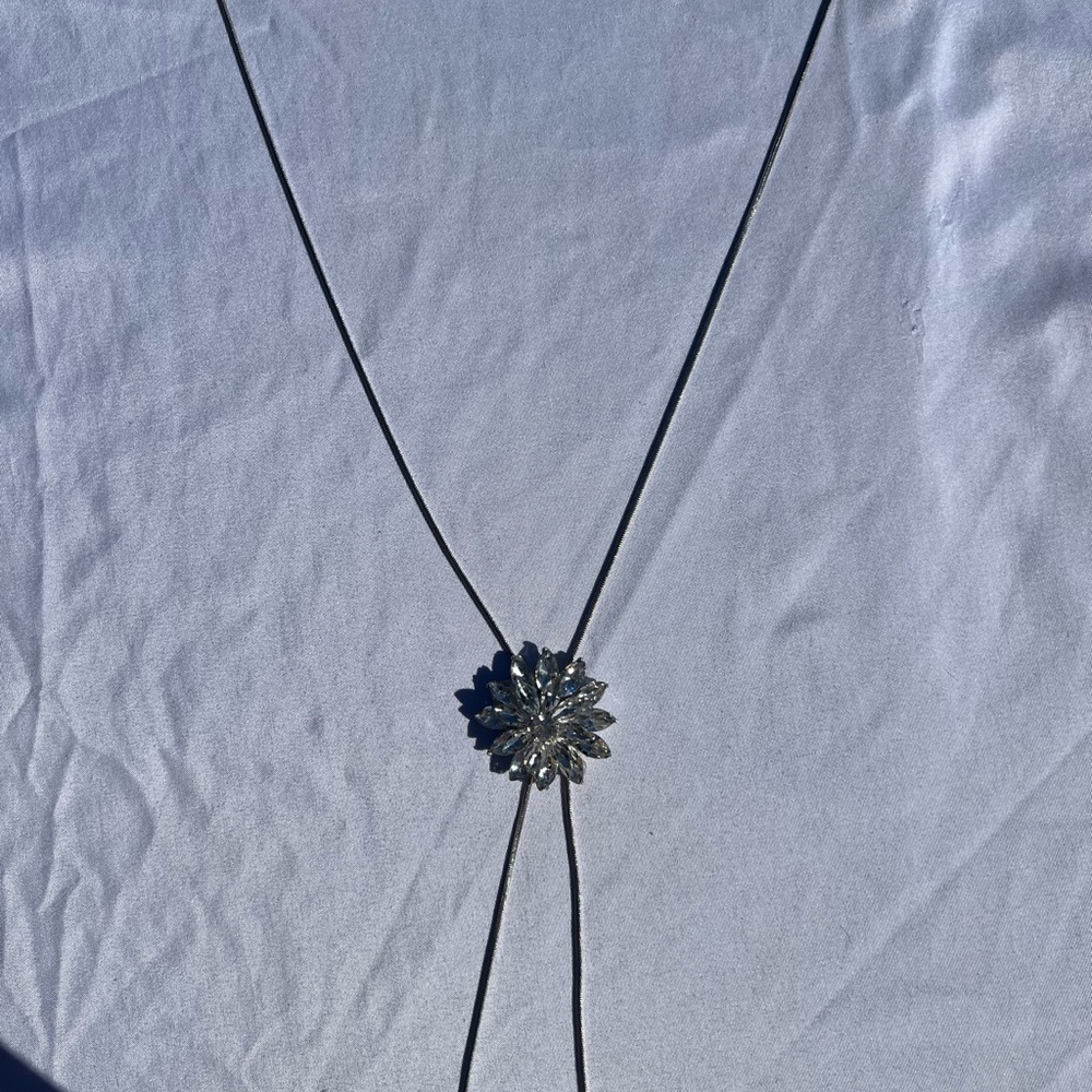 Elegant Silver Necklace with Floral Pendant